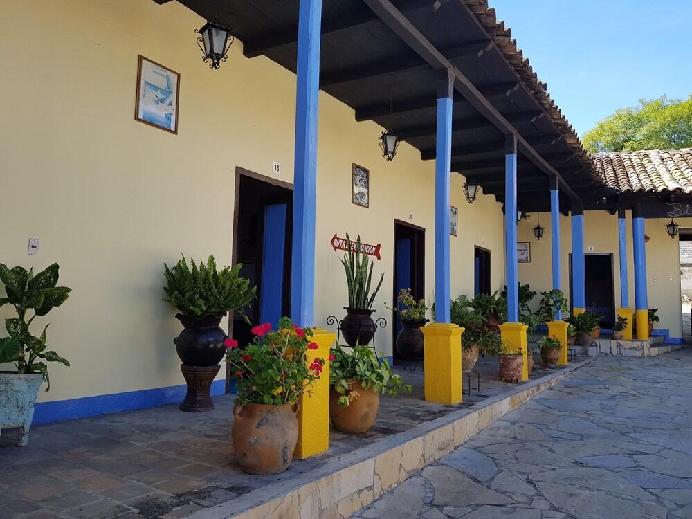 Hotel Lirice Colonial Комитан-де-Домингес Экстерьер фото